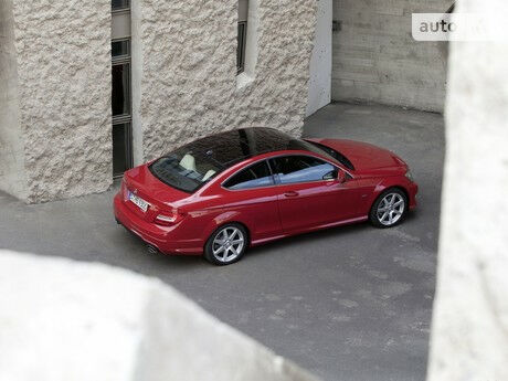 Мерседес Ц-Класс 2003 года Mercedes-Benz C-Class 2003 года