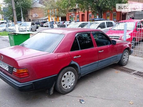 Mercedes-Benz E 200 1988 года