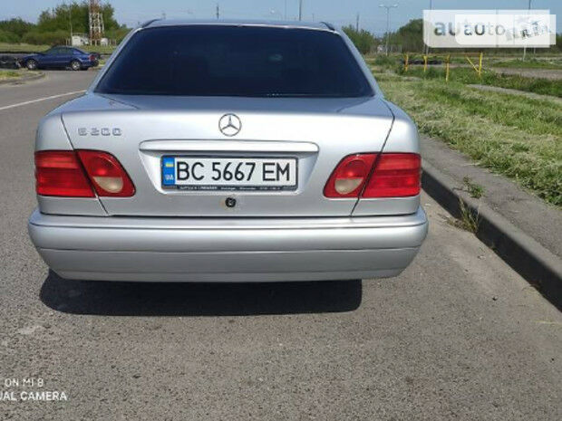 Mercedes-Benz E 200 1999 року