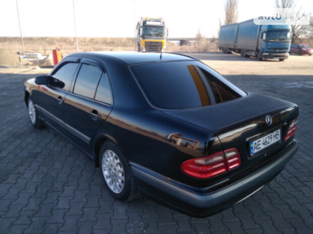 Mercedes-Benz E 200 2001 года