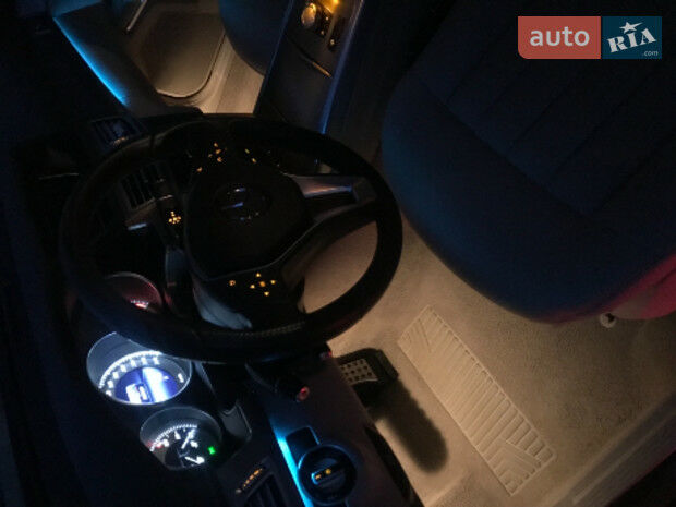 Mercedes-Benz E 200 2013 року