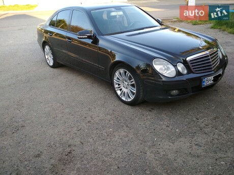 Мерседес E 200 2006 года Mercedes-Benz E 200 2006 года