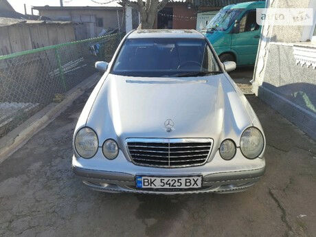 Mercedes-Benz E 220 2001 года