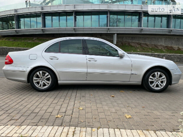 Mercedes-Benz E 220 2004 года