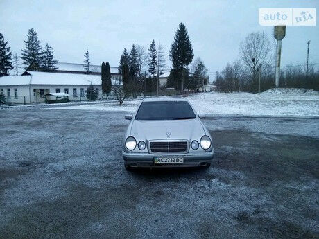 Mercedes-Benz E 220 1997 года