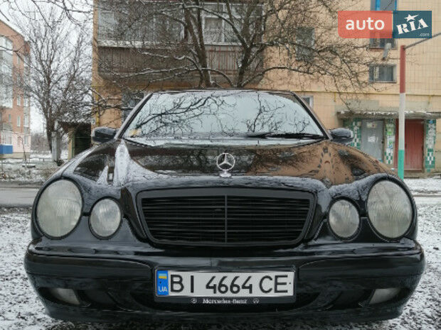 Мерседес E 220 2000 года Mercedes-Benz E 220 2000 года