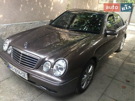 Mercedes-Benz E 220 2001 года
