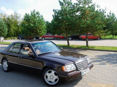 Mercedes-Benz E 220 1992 года