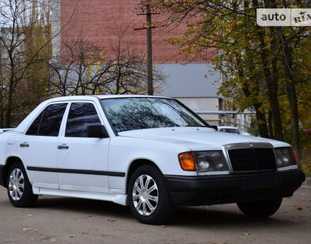 Mercedes-Benz E 220 1991 года