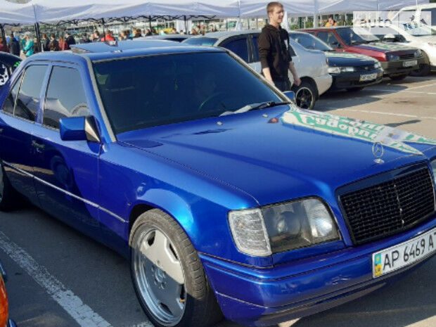 Мерседес Е 230 1989 года Mercedes-Benz E 230 1989 года