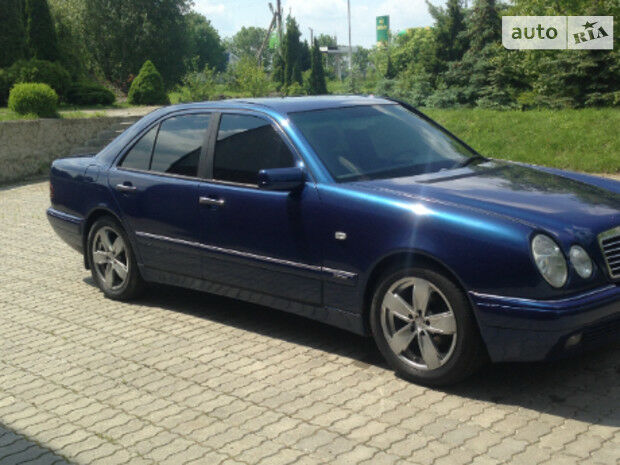 Мерседес Е 230 1997 года Mercedes-Benz E 230 1997 года