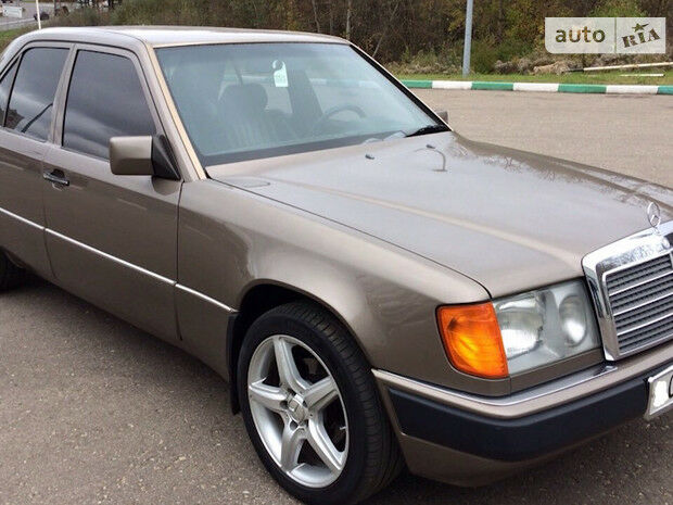 Мерседес Е 230 1989 года Mercedes-Benz E 230 1989 года