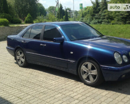 Фото на відгук з оцінкою 5   про авто Mercedes-Benz E 230 1997 року випуску від автора “Юрій” з текстом: Класне авто. Зараз таких не роблять.В цілому просторе і бистре авто з економним не у биваемим 111...