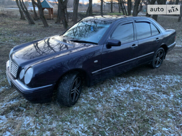 Mercedes-Benz E 240 1998 року