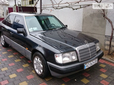 Мерседес E 250 1989 года Mercedes-Benz E 250 1989 года