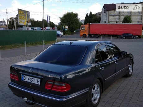 Mercedes-Benz E 270 2001 року