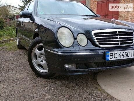 Мерседес Е 270 2001 года Mercedes-Benz E 270 2001 года