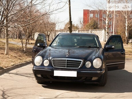 Мерседес Е 270 2001 року Mercedes-Benz E 270 2001 року