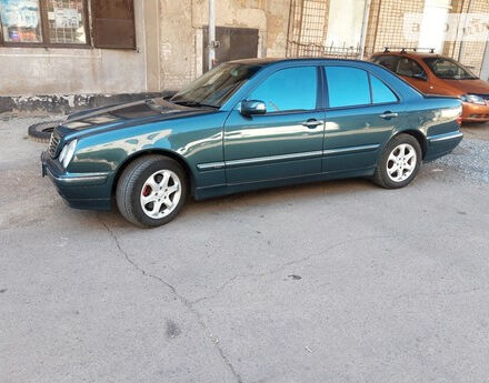 Фото на відгук з оцінкою 5   про авто Mercedes-Benz E 280 2000 року випуску від автора “Эдуард” з текстом: Качество сборке тормаза управления все классно ходовая выдерживает норм наших дорог не сильно и д...