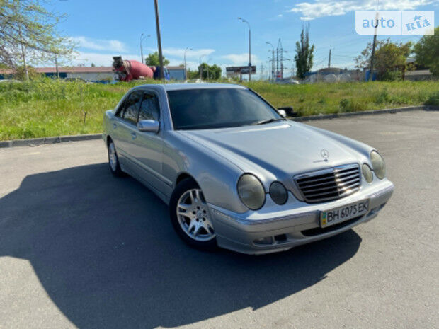 Мерседес Е 320 2001 года Mercedes-Benz E 320 2001 года