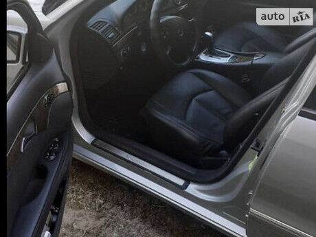 Мерседес Е 320 2004 року Mercedes-Benz E 320 2004 року