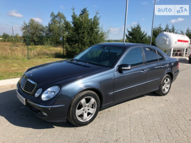 Мерседес Е 320 2004 року Mercedes-Benz E 320 2004 року