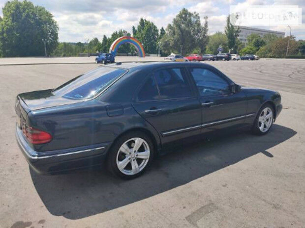 Мерседес Е 320 2000 года Mercedes-Benz E 320 2000 года