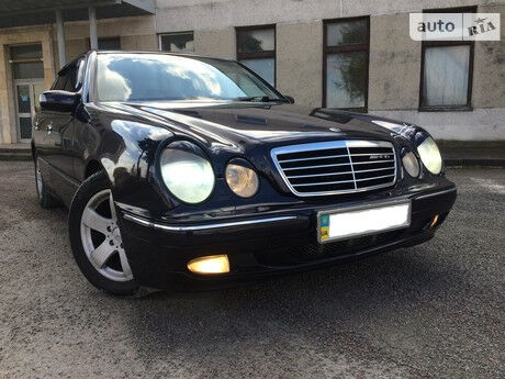 Мерседес Е 320 2001 року Mercedes-Benz E 320 2001 року