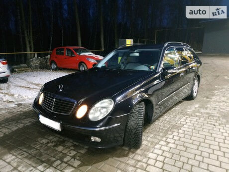 Мерседес Е 320 2004 року Mercedes-Benz E 320 2004 року