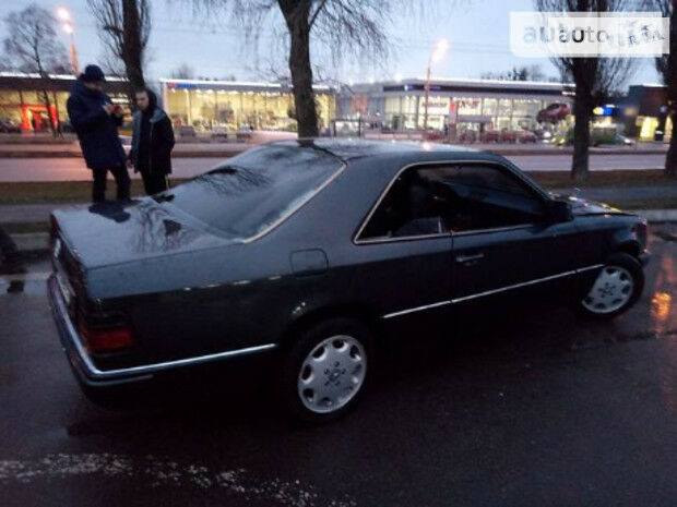 Mercedes-Benz E 320 1993 года