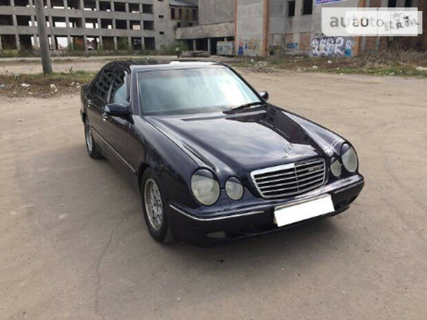 Мерседес Е 320 2001 року Mercedes-Benz E 320 2001 року