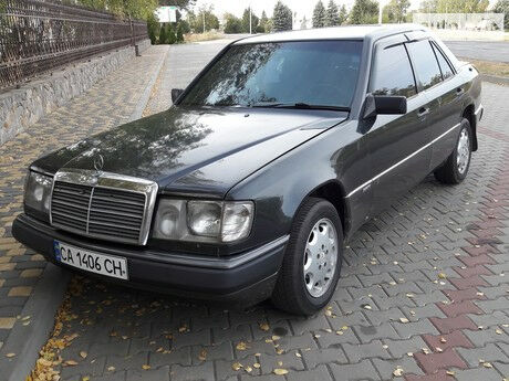 Mercedes-Benz E-Class 1989 року