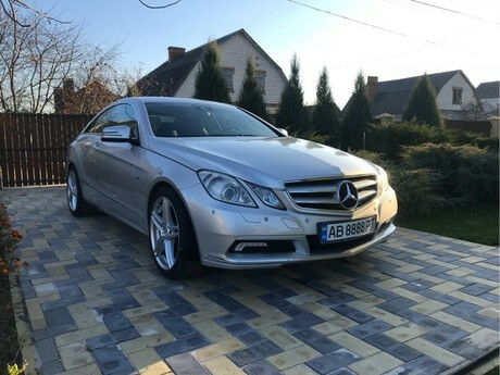 Мерседес Е-Класс 2010 року Mercedes-Benz E-Class 2010 року