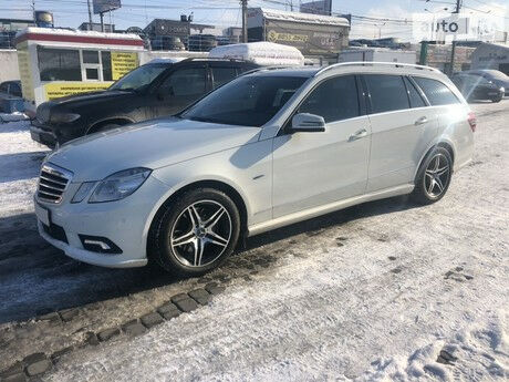 Mercedes-Benz E-Class 2011 року