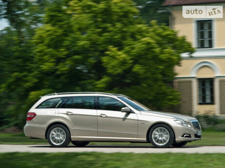 Мерседес Е-Класс 2005 года Mercedes-Benz E-Class 2005 года