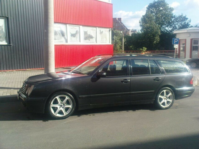 Mercedes-Benz E-Class 2000 года