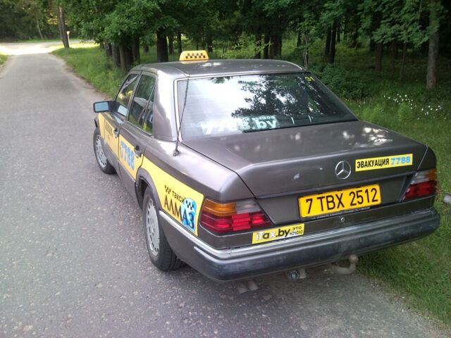 Mercedes-Benz E-Class 1990 року