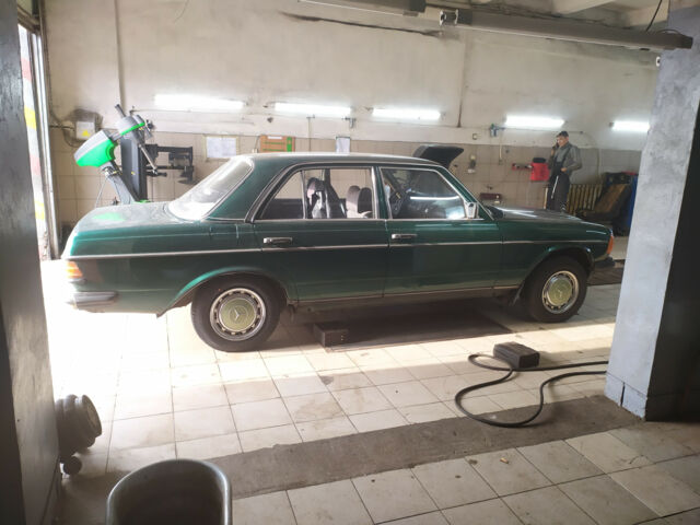Mercedes-Benz E-Class 1982 года