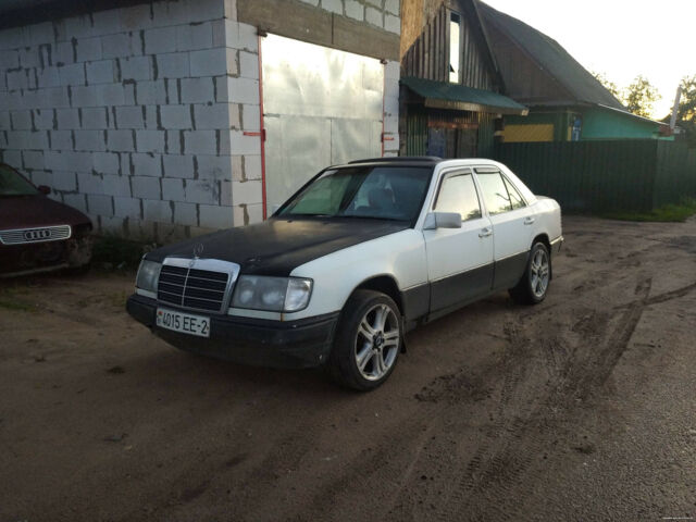 Mercedes-Benz E-Class 1987 года