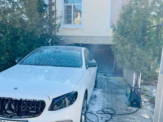 Mercedes-Benz E-Class 2017 года