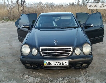 Mercedes-Benz E-Class 2000 года