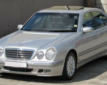 Mercedes-Benz E-Class 2001 года