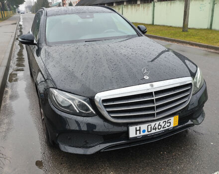 Фото на відгук з оцінкою 4.8   про авто Mercedes-Benz E-Class 2020 року випуску від автора “hard_11” з текстом: Качественные материалы отделки, классический офигенный внешний вид марки, мягкость подвески, упра...