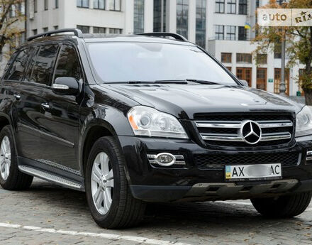 Фото на отзыв с оценкой 5 о Mercedes-Benz GL 450 2008 году выпуска от автора "Alex" с текстом: Отличное авто. Двигатель огонь. При своевременном обслуживании машина радует.