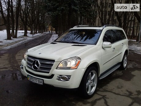 Мерседес ГЛ 550 2009 року Mercedes-Benz GL 550 2009 року