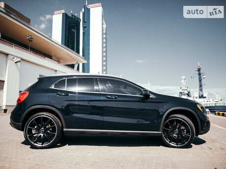 Mercedes-Benz GLA-Class 2018 року