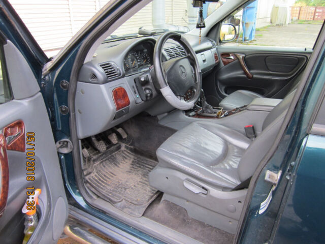 Mercedes-Benz M-Class 1998 року