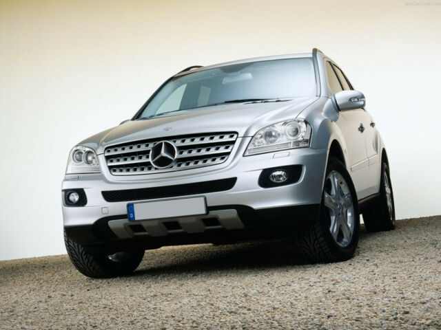 Мерседес М-Класс 2006 року Mercedes-Benz M-Class 2006 року