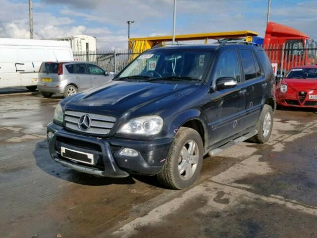 Мерседес М-Класс 2003 року Mercedes-Benz M-Class 2003 року