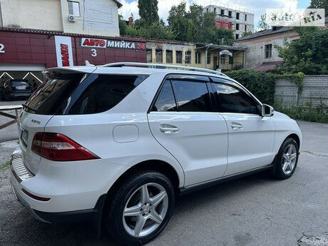 Мерседес М-Класс 2014 року Mercedes-Benz M-Class 2014 року